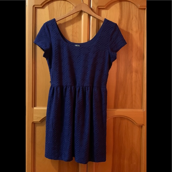 Lily Rose Dress - Picture 5 of 8